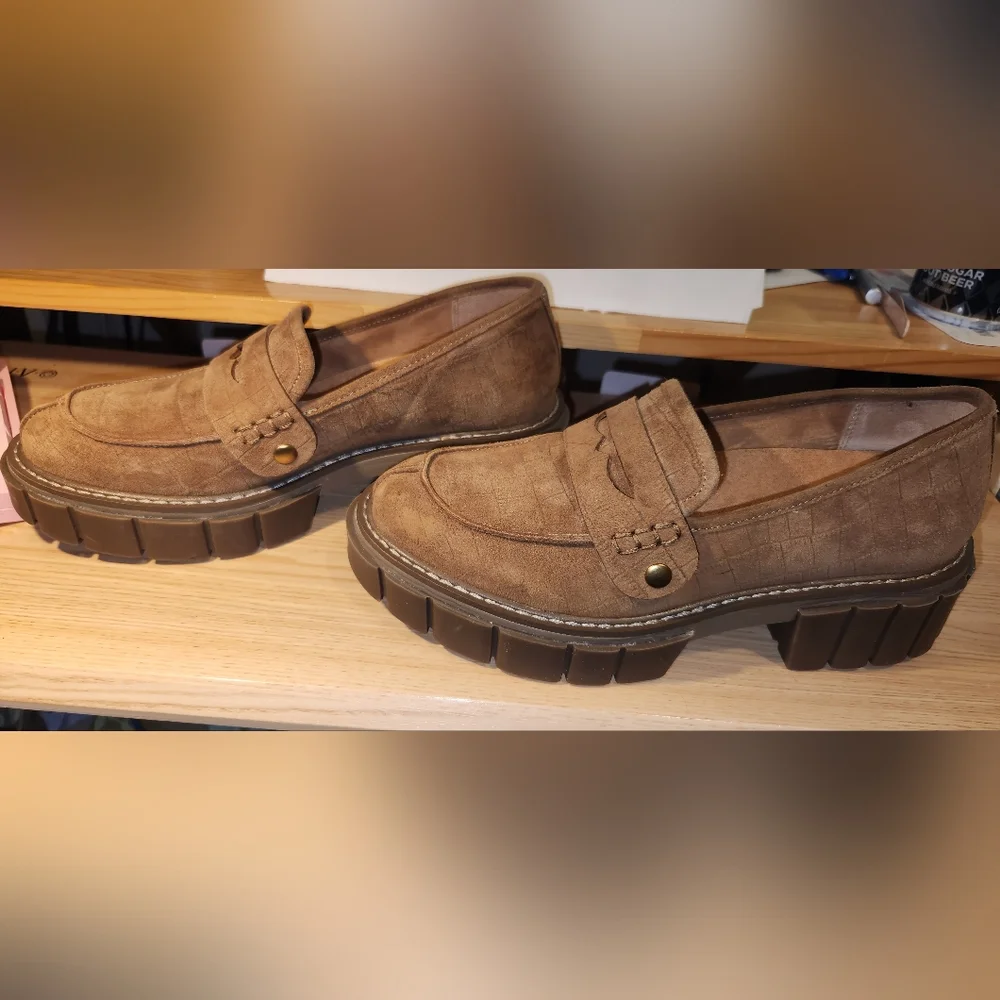 NWOB Vionic Elodie Womens Brown Suede Penny Loafers 6.5 - Picture 2 of 10